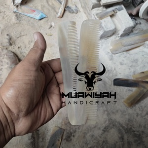 Peine de cuerno de buey MUAWIYAH HANDICRAFT de la mejor calidad, estilo romántico, regalo navideño, cuidado del cabello, regalo personalizado al precio más bajo - Product Image 5