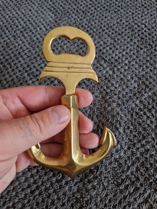 Décapsuleur marin en laiton en forme d'ancre, ouvre-bouteille de bière nautique, outil de bar artisanal en laiton, accessoire de bar côtier pour la maison - Product Image 1