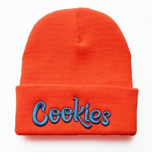 Gorro de Invierno Unisex Ajustable con Letras Bordadas en Negro y Azul, Mezcla de Lana, Estilo Urbano, Marca SBUN INTERNATIONAL - Product Image 3