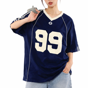 Maillot de football américain tendance 2026 en mélange de coton premium, bleu marine, pour femme, coupe oversize, col en V, avec bandes contrastantes, services OEM - Product Image 4