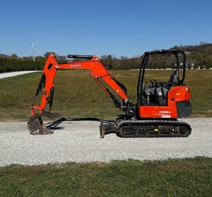 Mini-excavatrice compacte Kubota KX033-4 de 3,3 tonnes, excavatrice hydraulique sur chenilles pour travaux agricoles, construction et terrassement - Product Image 2