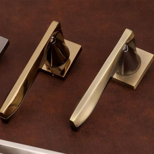 Poignées de meubles modernes en laiton et zinc, disponibles en or, or rose, noir, gris et argent, pour armoires et tiroirs de luxe. - Product Image 3