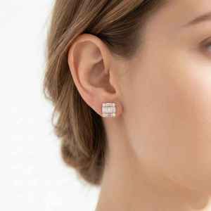 Boucles d'oreilles de luxe en or massif 18 carats avec diamants taille baguette, design géométrique, sertissage à griffes, bijoux de mariage pour femme - Product Image 4