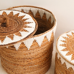 Panier à linge artisanal en jacinthe d'eau naturelle avec couvercle, paniers de rangement pour l'organisation, en coton du Vietnam - Product Image 3