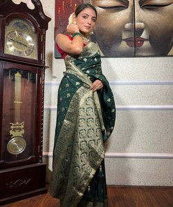 Sari de seda verde con borde dorado, estilo tradicional indio para bodas, estilo Banarasi, sari drapeado para mujer, largo hasta el suelo. - Product Image 3