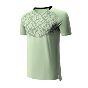 T-shirt de sport décontracté pour homme à col en V brodé, séchage rapide, respirant, manches courtes, en tissu tricoté, design uni pour la course à pied - Product Image 3