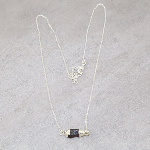 Collar de Cadena de Plata 925 con Gema de Granate Rojo Natural, Diseño Único y Moderno, Cristal Curativo, Piedra de Nacimiento, Joyería para Mujeres y Niñas - Product Image 2