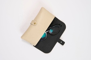 Étui à lunettes en cuir boîte cadeau lunettes doux motif mince dans la couverture et le motif artisanat LGC-0090E - Product Image 2