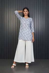 Kurti court à motif feuille pour femme, gris, en mélange de coton imprimé, col rond, manches trois quarts, longueur normale, entièrement cousu - Product Image 5