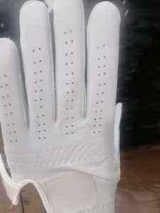 ถุงมือกอล์ฟหนัง PU สีขาว แบบมีรูระบายอากาศ ใช้ได้ทั้งชายและหญิง บรรจุในถุงพลาสติก สำหรับเล่นกีฬา - Product Image 2