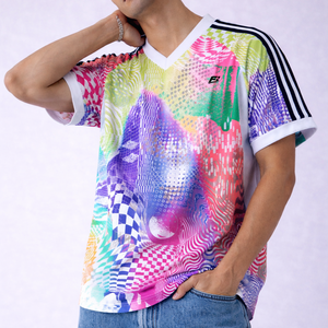 Camiseta Deportiva Transpirable de Manga Corta con Cuello en V Personalizada para Hombre, Estilo Americano de Fútbol Americano, Sublimación Premium - Product Image 1