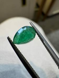 Émeraude Verte Naturelle Colombienne Coupe Poire 1.06CT Pierre Précieuse Facettée Libre pour la Fabrication de Bijoux et les Collectionneurs Zehra Gems - Product Image 3