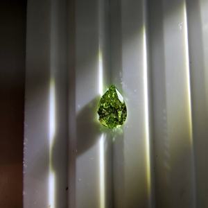 เพชรทรงลูกแพร์สีเขียวสดใส 1 กะรัต คุณภาพ VS1 ได้รับการรับรองจาก IGI เพชรเพาะเลี้ยงแบบปล่อย - Product Image 3