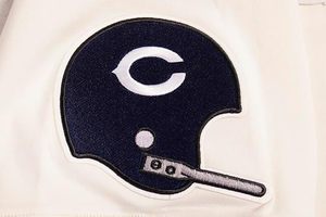 T-shirt crème des Chicago Bears avec broderie rouge et logo mascotte, broderie machine, matière coton - Product Image 6