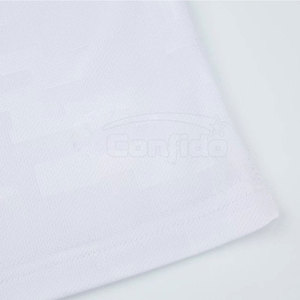 ชุดฟุตบอลน้ำหนักเบา ผลิตจากวัสดุซับเหงื่อ เหมาะสำหรับการฝึกซ้อมที่มีความเข้มข้นสูงและการแข่งขัน - Product Image 4