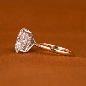 Bague de fiançailles de luxe en diamant ovale de 3 carats cultivé en laboratoire pour les fêtes et le quotidien, halo caché, bicolore, or 18 carats - Product Image 2