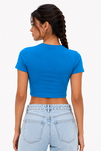 Camiseta de mujer Solid Chic de manga corta, corte ajustado, cuello redondo, estilo Baby Tee, para primavera/verano, estilo urbano, de algodón y spandex, con logo personalizado DTF. - Product Image 2
