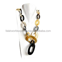 Collier pendentif en corne de buffle classique moderne de haute qualité, fait main avec une chaîne au design unique, respectueux de l'environnement, idéal pour un mariage