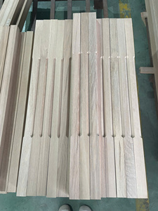 Pièces d'escalier traditionnelles : Balustres et meneurs en bois durables pour escalier de balcon - Product Image 3