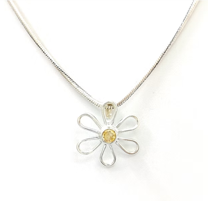 Colgante de Plata 925 Hecho a Mano con Diseño Floral Calado, Gema de Citrino en el Centro, Joyería Elegante para Mujer, para Boda - Product Image 3