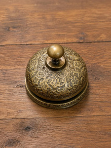Cloche de bureau en laiton, cloche de service ronde gravée, finition antique marron pour hôtel, bureau, décoration de la maison - Product Image 2