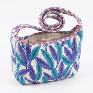Bolso de hombro de algodón acolchado con estampado de hojas azules |   Bolsa de viaje de alta calidad con estampado a mano para mujer, bolso hecho a mano, obra maestra. - Product Image 1