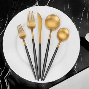 Juego de Cubiertos Dorados y Negros Únicos de 5 Piezas, Diseños Personalizables y Duraderos, Juego de Cubiertos de Metal para Bodas y Fiestas, Diseño de Vajilla - Product Image 6
