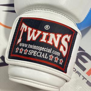 ถุงมือชกมวยหนังวัวแท้คุณภาพพรีเมียม แบรนด์สั่งทำพิเศษ สีน้ำเงิน-ขาว แบบผูกเชือก สำหรับฝึกซ้อมมวยไทย - Product Image 4