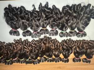 Extensiones de Cabello Humano Natural Remy de Templo Indio, Doble Trama, Ondulado y Voluminoso, Aspecto Natural: Modelo no Permanente - Product Image 4