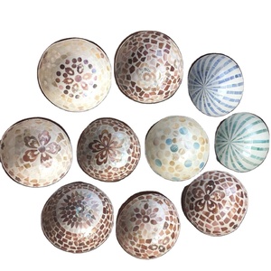 Wholesale High Quality Colored <b>Coconut</b> <b>Shell</b> Bowls Competitive Price Lacquer Bowls Handmade Gift <b>Coconut</b> Bowl Set - Product Image 5