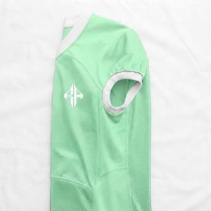 เสื้อเจอร์ซีย์อเมริกันฟุตบอลชาย คอวีสูง พิมพ์ลายด้วยความร้อน วัสดุโพลีเอสเตอร์ 100% โดย RIVIAN ATLANTIC - Product Image 6