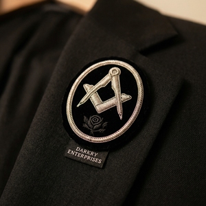 Insignia Conmemorativa 2024 de Alambre de Oro Hecho a Mano, Distintivo Masónico, Parche de Terciopelo Blanco para Blazer con Bastones Cruzados, Escudo Personalizado de Logia - Product Image 2