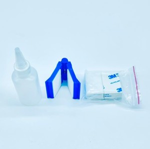 Nettoyeur de fibres optiques avec lingettes de nettoyage et bouteille, tissu non pelucheux et non abrasif, 100 feuilles de 100 mm pour les faces des connecteurs - Product Image 1