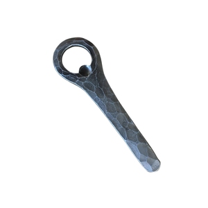 Nouvel ouvre-bouteille en fer forgé à la main, design tendance, finition thermolaquée, idéal pour la décoration de bar, parfait pour offrir en cadeau. - Product Image 5