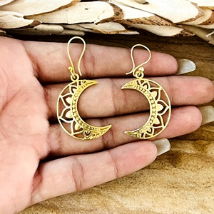 Pendientes de Diseño Único Boho Luna Tribal de Latón para Mujer, Chapados en Oro de 18k, Colgantes de Luna Creciente Celestial, Venta al por Mayor/OEM/ODM - Product Image 2