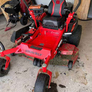 Cortadora de Césped Roja de Giro Cero con Asiento, Control Remoto y Manillar para Jardín y Granja - Product Image 1