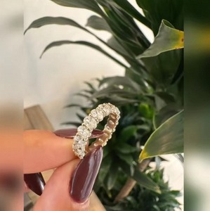 Bague de luxe en diamant de laboratoire taille ovale en or 9K, 14K et 18K pour femme, idéale pour les fiançailles, les mariages et les cadeaux d'anniversaire - Product Image 2