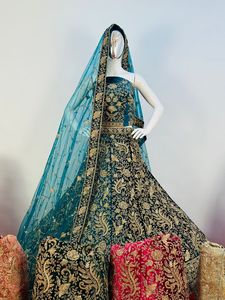 Style indien pakistanais femmes élégant lourd mariée mariage Lehenga Choli broderie travail velours complet Dupatta Blouse pour adultes - Product Image 3