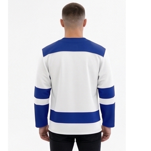 Maillot de hockey sur glace de qualité supérieure, tissu performant et durable, avec couleurs, numéros et détails du joueur personnalisables pour les clubs, les équipes et les sports - Product Image 4