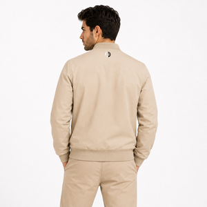 Chaqueta bomber ligera para hombre con textura suave, ajuste cómodo y apariencia moderna para viajes al aire libre y uso diario informal. - Product Image 3