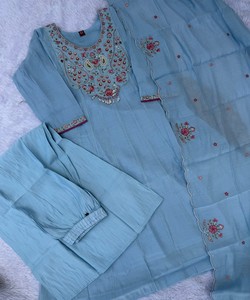 Salwar Kameez en soie bleu clair vintage pour femmes, coupe régulière, longueur genou, tenue décontractée ethnique, style Inde Pakistan, broderies multiples - Product Image 3