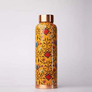 Botella de Agua de Cobre con Diseño de Flor de Magnolia y Perla sobre Fondo Acuático, Reutilizable para Hogar, Oficina y Viajes - Product Image 3