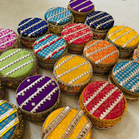 Boîtes à bonbons décoratives en acier inoxydable indiennes, cadeau de retour de mariage, récipient à laddo, cadeau de demoiselle d'honneur, faveur de sangeet, boîte à chocolat et à bonbons