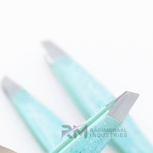Outils de maquillage professionnels RMI, pinces à épiler en acier inoxydable pour l'épilation des sourcils et des poils du visage - Product Image 4