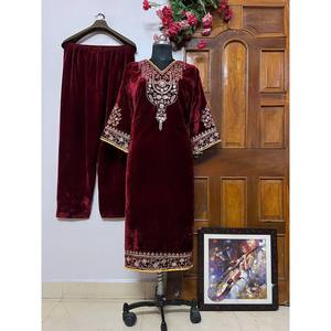 Conjunto de Top y Pantalón de Terciopelo Hecho a Mano para Fiesta, con Silueta de Túnica con Cuello en V, Cintura Natural y Bordado - Product Image 3