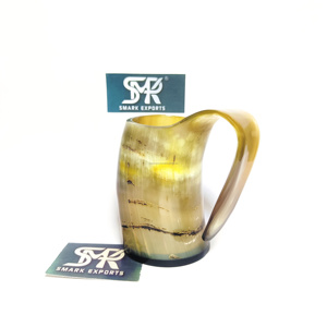 Tasse en corne de bœuf africaine fabriquée à la main avec finition en peau naturelle idéale pour les bars à thème viking Maisons rustiques et amateurs de bière - Product Image 4