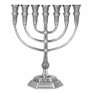 Chandelier à neuf branches en argent poli avec motif étoile découpée, décoration de table juive Hanouka, symbole moderne - Product Image 2