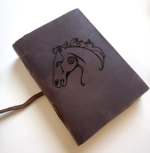 Diario de cuero Celtic Horse Epona, personalización gratuita, 5" x 7", opción de papel rayado o sin rayas - Product Image 1