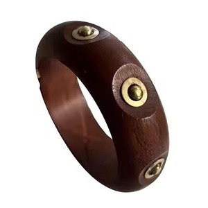 Bracelet en bois naturel fait à la main, bijoux écologiques, accessoire de mode pour femmes et filles - Product Image 3