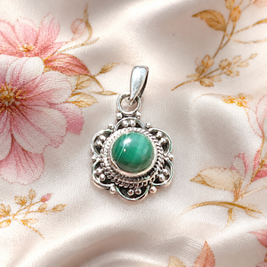 Radhey Krishna Jewellers RKJ-1598 Pendentif Charme en Argent Sterling 925 avec Malachite Verte Naturelle Plaqué Or Rose Vintage pour Femmes - Product Image 1